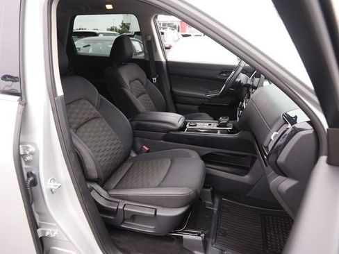 Certified 2025 Nissan Pathfinder SV AWD/4WD image 29