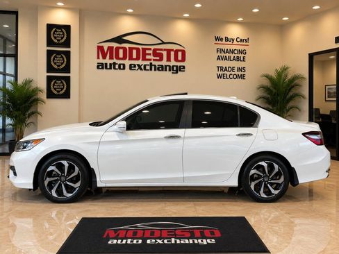 Used 2017 Honda Accord EX image 6
