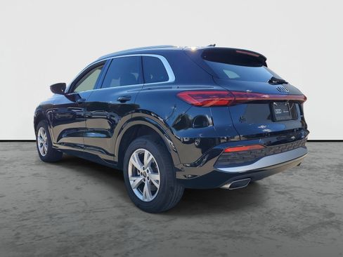 Used 2025 Audi Q5 Premium w/ Convenience Package image 3