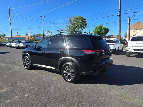 Used 2022 Nissan Pathfinder SV AWD/4WD image 4