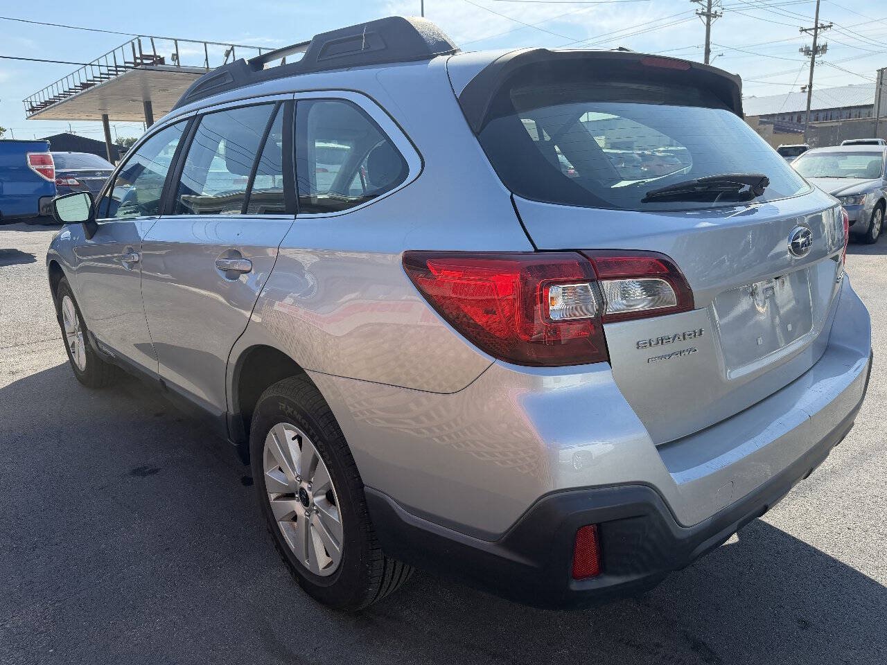 Used 2018 Subaru Outback 2.5i AWD/4WD image 5