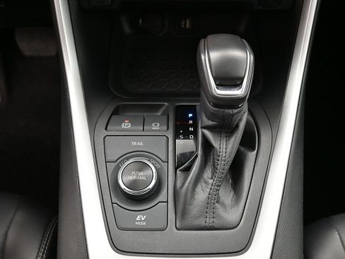 Certified 2024 Toyota RAV4 XLE Premium AWD/4WD image 25