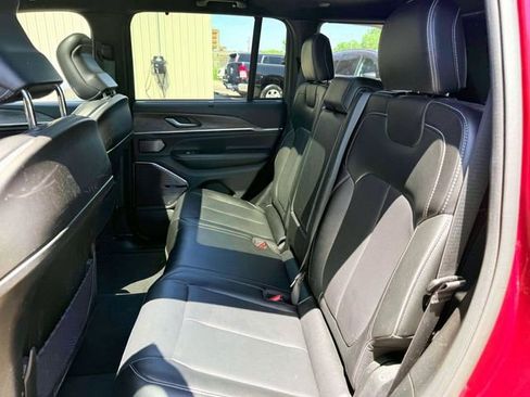 Used 2023 Jeep Grand Cherokee Overland w/ Luxury Tech Group IV AWD/4WD image 14