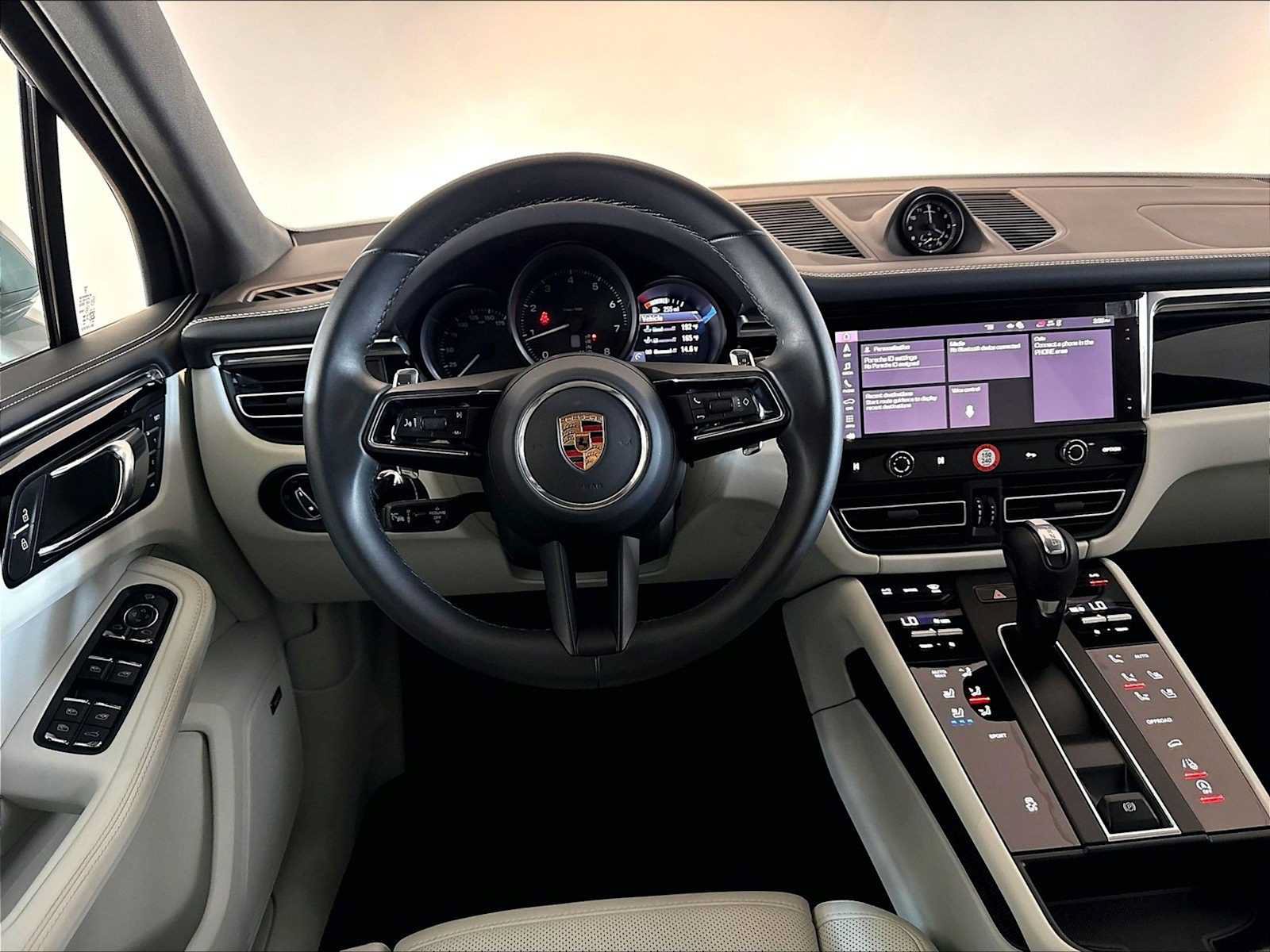 Used 2026 Porsche Macan AWD/4WD image 17
