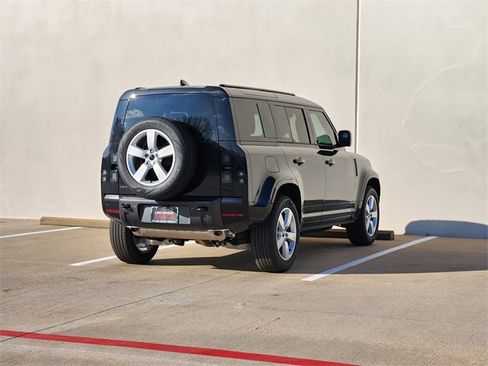 New 2026 Land Rover Defender 110 X-Dynamic SE image 4