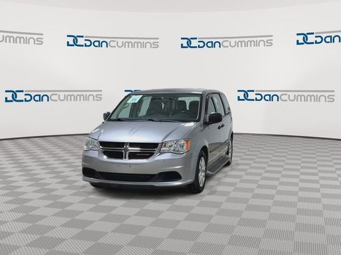 Used 2015 Dodge Grand Caravan American Value Package w/ UConnect Hands-Free Group FWD image 3