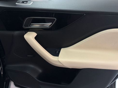 Used 2019 Jaguar F-PACE Premium image 21