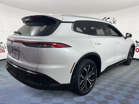 New 2026 Toyota Crown Signia image 7