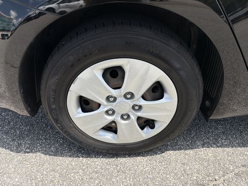 Used 2017 Kia Forte LX FWD image 26
