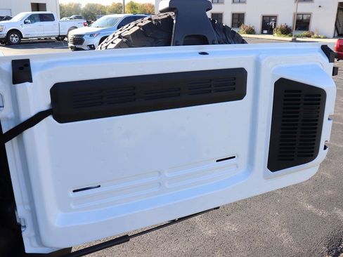 New 2025 Ford Bronco Badlands image 15