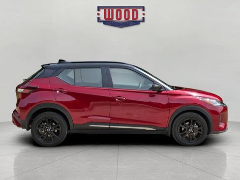 Used 2023 Nissan Kicks SR w/ SR Premium Package FWD image 2