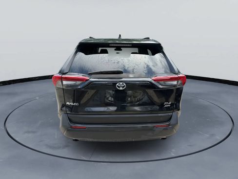 Used 2021 Toyota RAV4 XLE AWD/4WD image 5