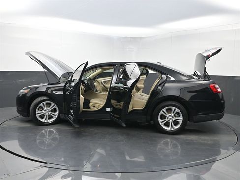 Used 2018 Ford Taurus SEL image 32