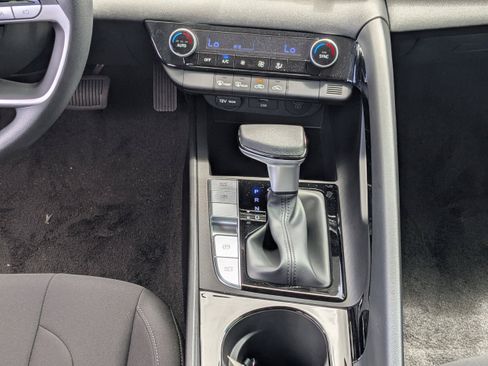 New 2025 Hyundai Elantra Hybrid FWD image 4