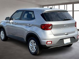 New 2025 Hyundai Venue SE video 3