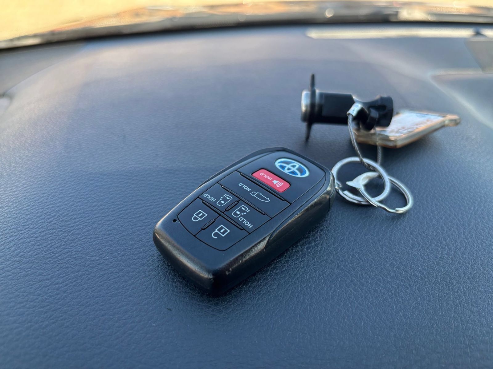 Used 2025 Toyota Sienna XLE FWD image 20