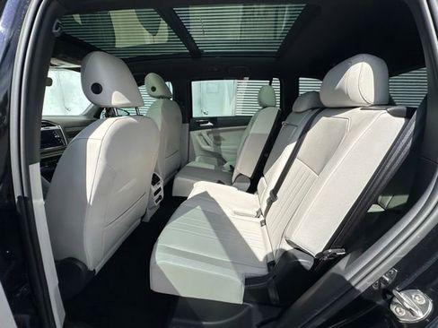 Certified 2022 Volkswagen Tiguan SE R-Line FWD image 25