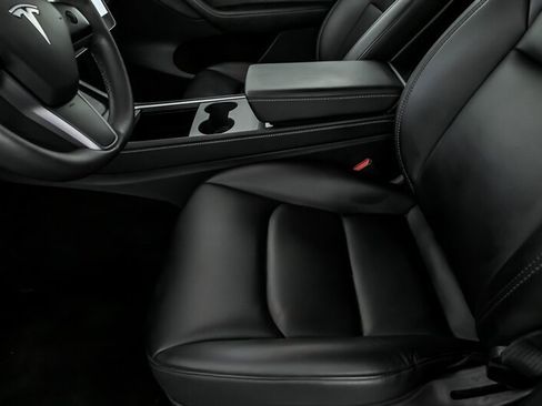 Used 2023 Tesla Model Y Long Range image 17