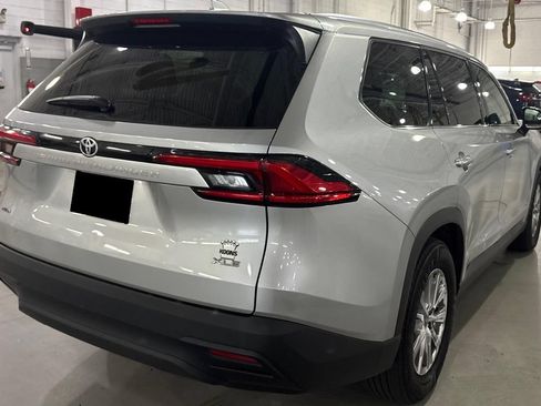 Used 2024 Toyota Grand Highlander AWD image 6