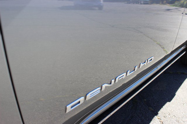 Used 2025 GMC Sierra 2500 Denali w/ Technology Package AWD/4WD image 2