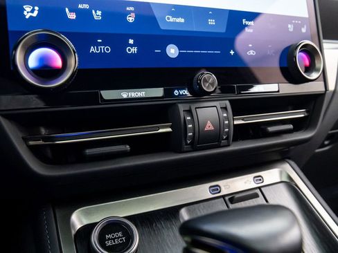 Used 2025 Lexus GX 550 w/ Cold Area Package image 28