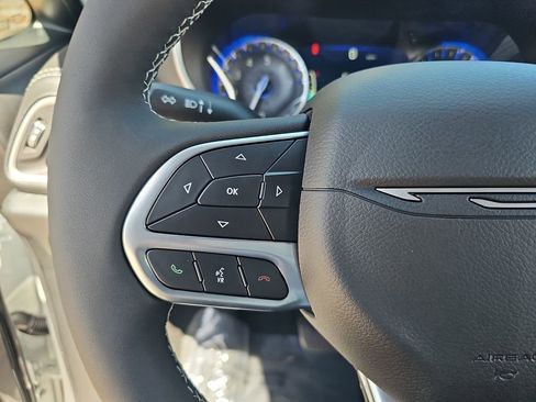 New 2027 Chrysler Pacifica Select FWD image 18