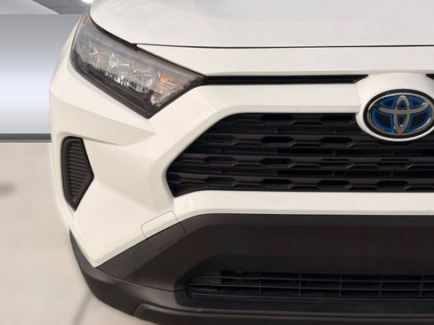 Used 2019 Toyota RAV4 LE image 11