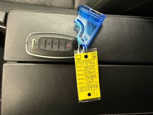 Used 2024 Nissan Rogue SV FWD image 25