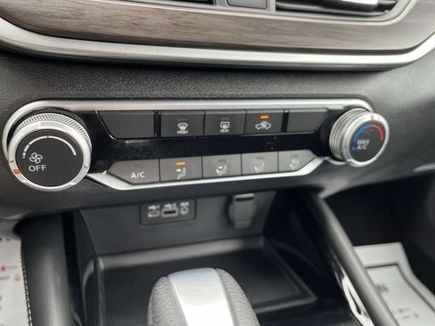 Used 2023 Nissan Altima 2.5 SV FWD image 18