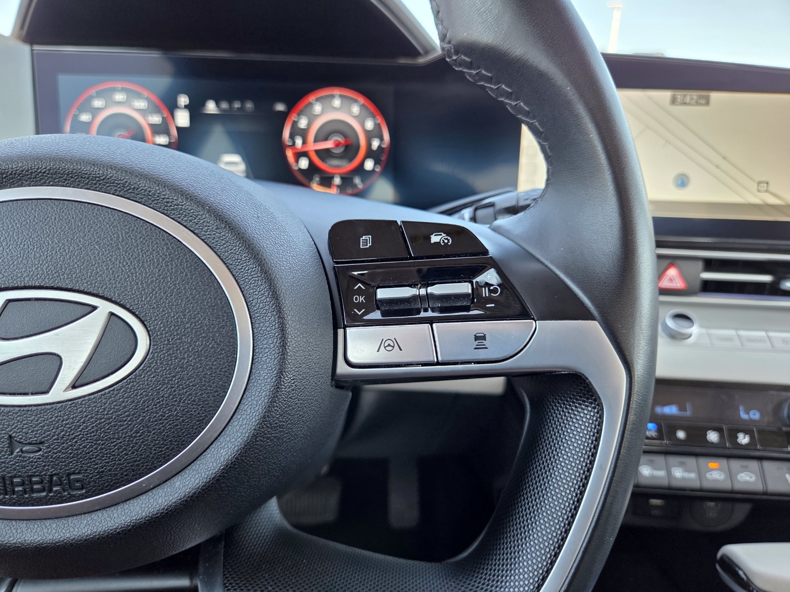 Used 2024 Hyundai Elantra Limited FWD image 45