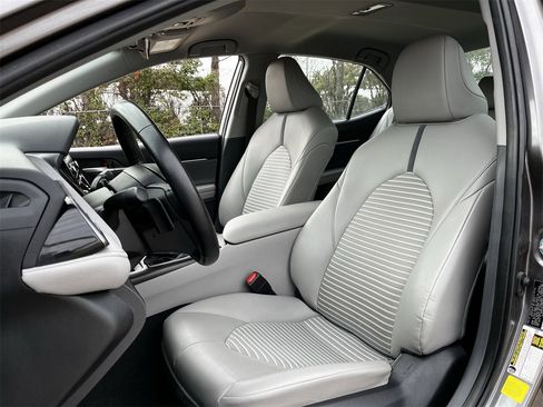 Used 2024 Toyota Camry SE image 22