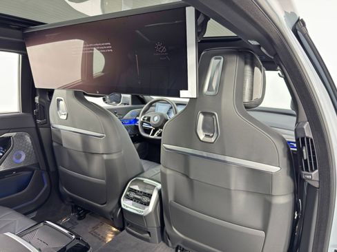 Used 2023 BMW i7 xDrive60 w/ Executive Package 2 AWD/4WD image 51