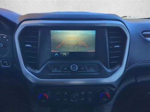 Used 2018 GMC Acadia SLE image 16