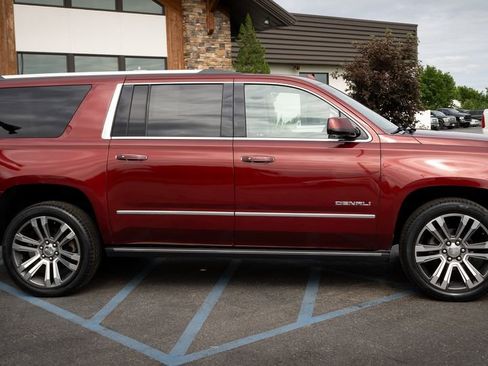 Used 2018 GMC Yukon XL Denali w/ Denali Ultimate Package AWD/4WD image 12