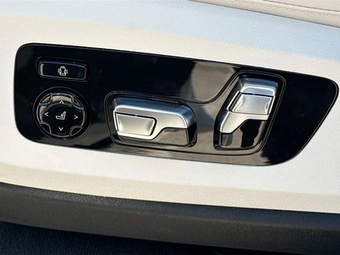 New 2026 BMW X5 xDrive50e w/ Executive Package image 26