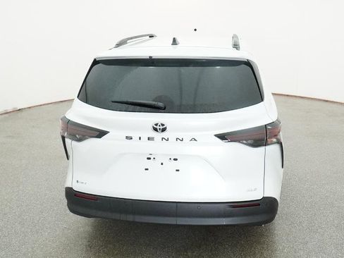 New 2026 Toyota Sienna XLE image 22