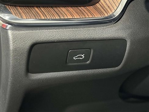 Used 2023 Volvo S60 B5 Plus image 26