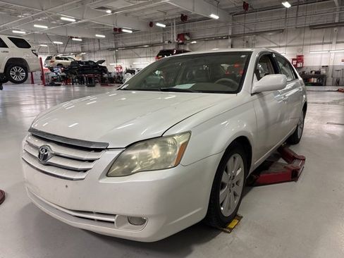 Used 2006 Toyota Avalon XLS image 1