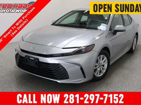 Used 2025 Toyota Camry LE w/ Convenience Package FWD image 1