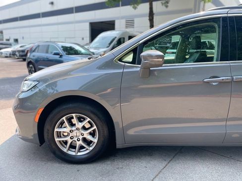 Used 2022 Chrysler Pacifica Touring-L FWD image 8