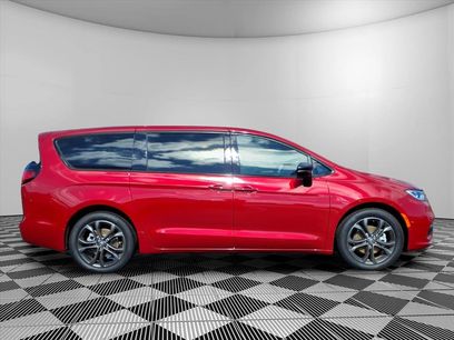 New 2026 Chrysler Pacifica Select