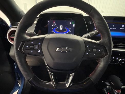 Used 2024 Chevrolet Trax RS FWD image 34