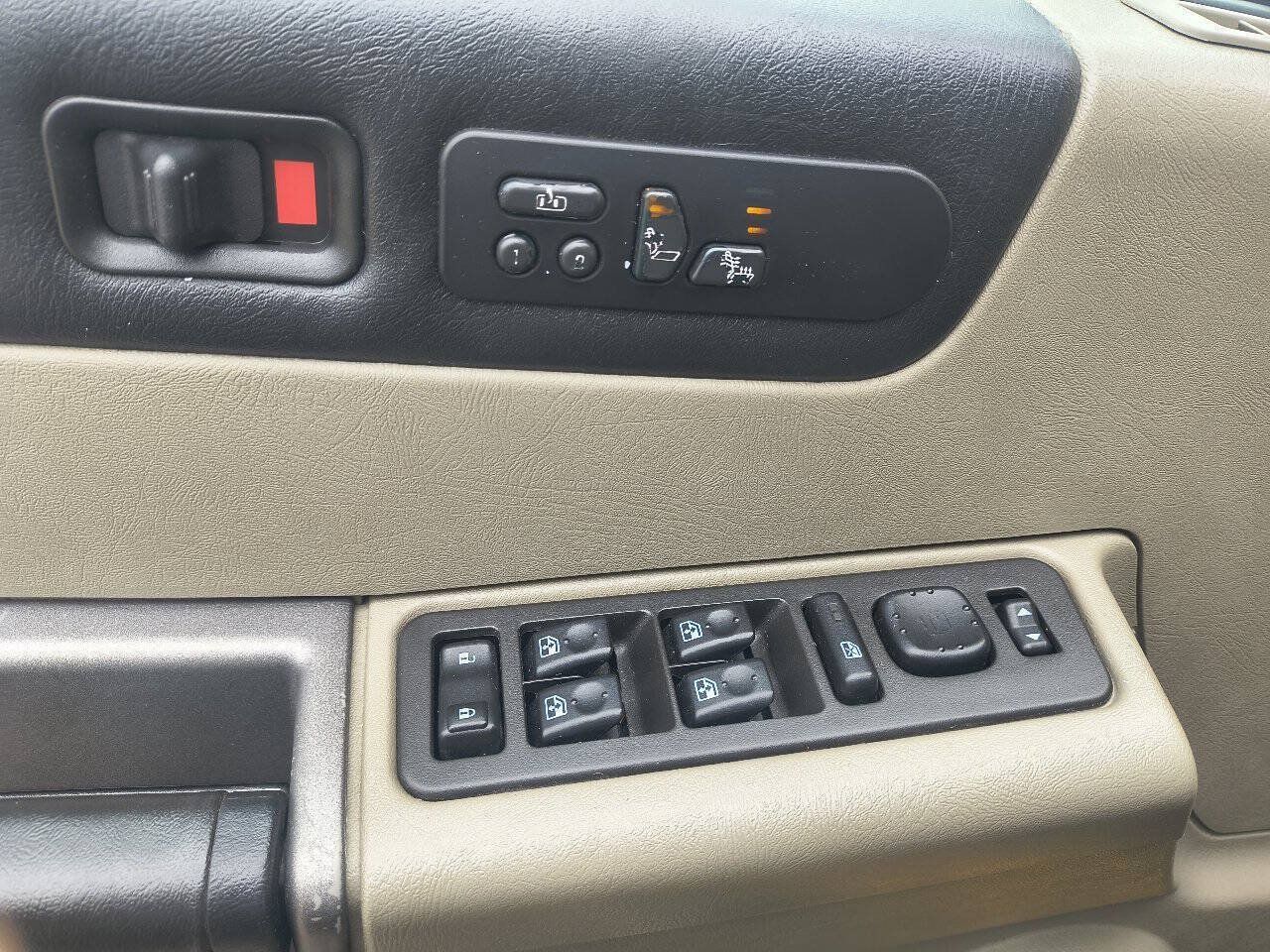 Used 2003 HUMMER H2 w/ Preferred Equipment Group AWD/4WD image 15