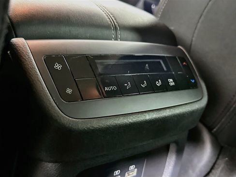 Used 2025 Nissan Pathfinder SV AWD/4WD image 26