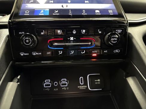 Used 2023 Jeep Grand Cherokee 4WD 4xe w/ Luxury Tech Group II image 21