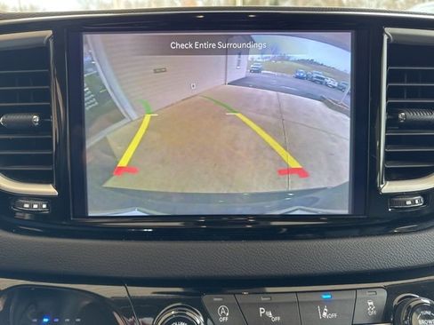 Used 2024 Chrysler Pacifica Touring-L image 22