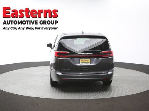 Used 2023 Chrysler Pacifica Touring-L FWD image 37