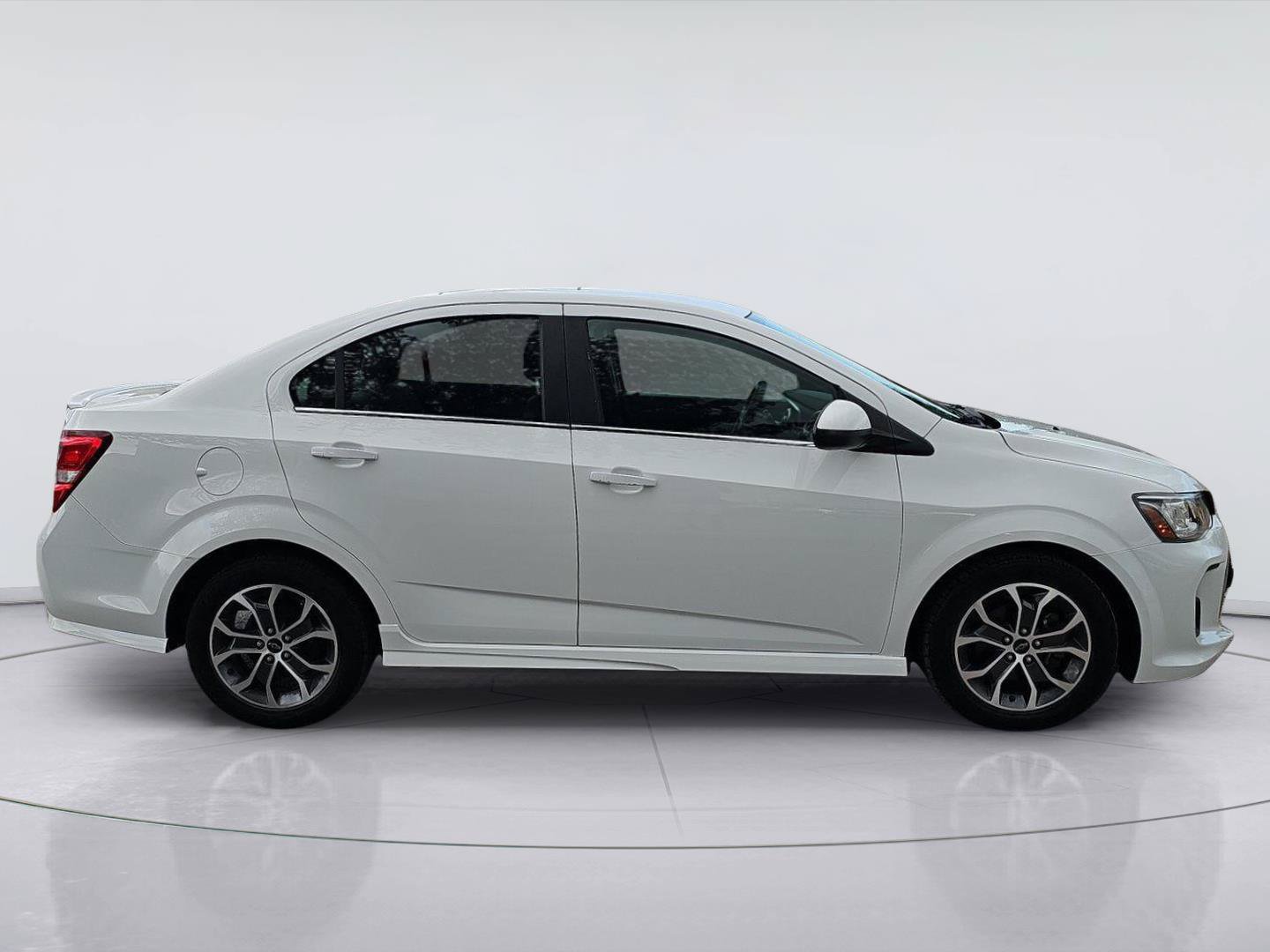 Used 2020 Chevrolet Sonic LT w/ RS Package FWD image 6