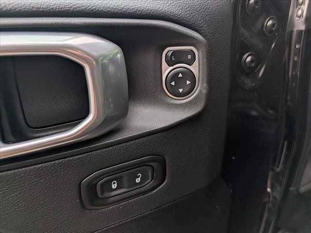 Used 2025 Jeep Wrangler Unlimited Sahara AWD/4WD image 28