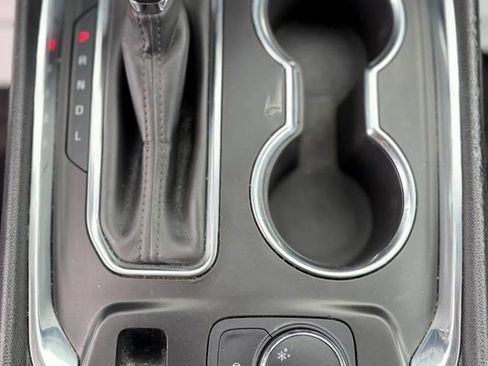 Used 2019 Chevrolet Traverse LT FWD image 15